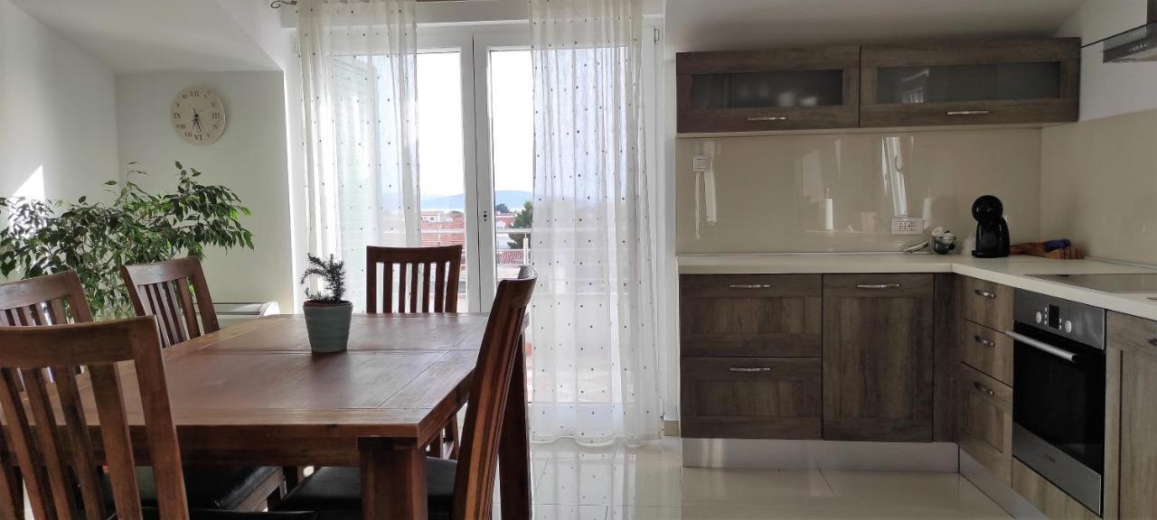 Lux Apartments Vodice Esterno foto