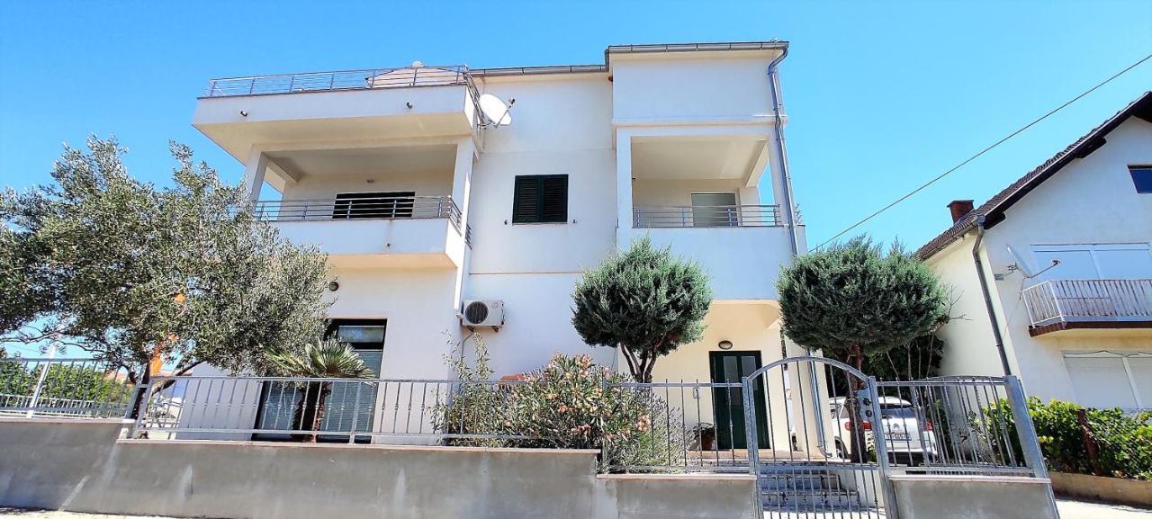 Lux Apartments Vodice Esterno foto